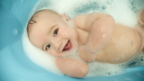 bathing_baby_bath_foam_joy_80387_602x339