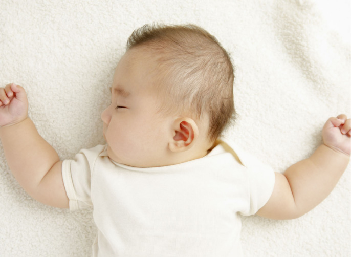 どうしたら直せる 赤ちゃんの向き癖を早期に直したい理由 メイキーズメディア
