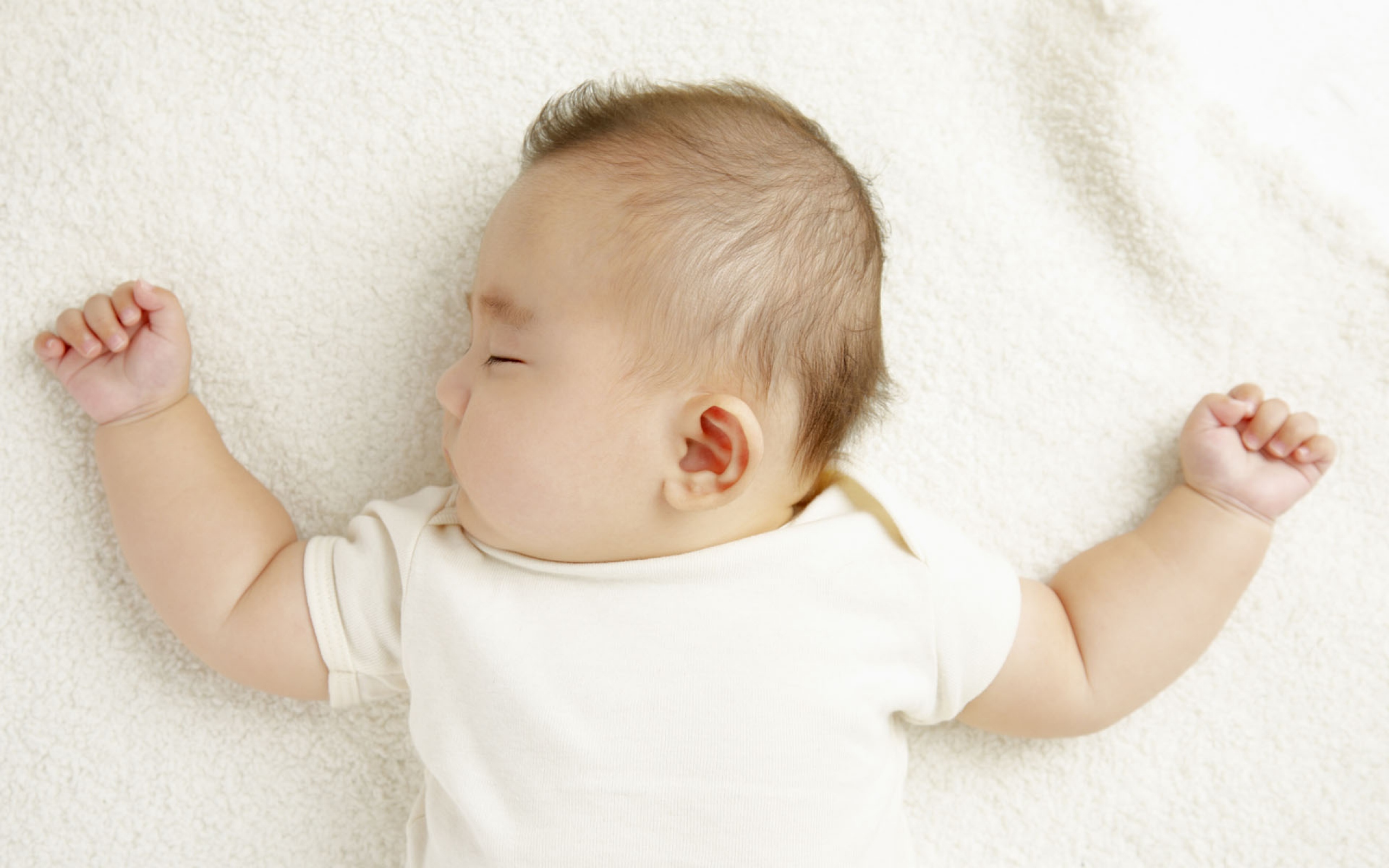 どうしたら直せる 赤ちゃんの向き癖を早期に直したい理由 メイキーズメディア