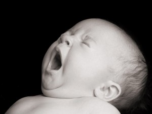 child_baby_face_yawning_black_white_39464_1024x768